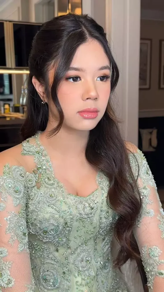 Lita Gading, seorang psikolog, digugat oleh Ahmad Dhani setelah memberikan komentar tentang gaya berpakaian Safeea Ahmad. Foto ini menampilkan Lita Gading dan Ahmad Dhani, yang menggambarkan konflik antara keduanya
