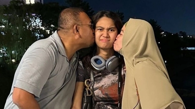 Tangkapan layar unggahan ibunda Azizah Salsha, Nurul Anastasia, di media sosial yang berisi pesan menyentuh tentang istri sebagai amanah. Unggahan ini viral dan memicu berbagai spekulasi di tengah isu perceraian putrinya dengan Pratama Arhan.