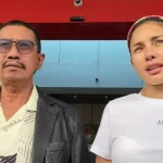 Nikita Mirzani, artis, mengungkapkan bahwa pengacaranya, Fahmi Bachmid, dirawat di ICU karena masalah jantung. Foto ini menampilkan Nikita Mirzani dengan ekspresi khawatir, saat memberikan doa untuk kesembuhan sang pengacara