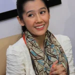 Ardina Rasti, aktris, memberikan komentar terkait kasus perceraian Eza Gionino. Foto ini menampilkan Ardina Rasti dengan ekspresi serius, saat menyampaikan pernyataan tulus tentang dukungan bagi perempuan yang mengalami kekerasan.