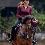 Enam artis cantik Indonesia, termasuk Nabila Syakieb, Nagita Slavina, dan Cinta Laura, memiliki hobi berkuda. Foto kolase ini menampilkan mereka saat sedang berkuda, mencerminkan gaya hidup aktif dan elegan